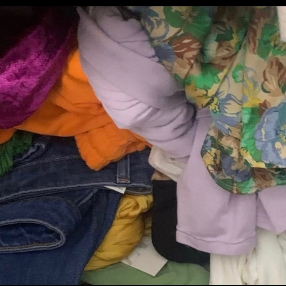 Bundle of 100 clothes